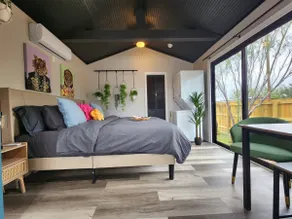 Tiny Home Near Hospitals w/ King Bed & Kitchen - Image 2