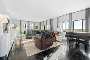 Luxury Massive Penthouse in Watertown - Image 4
