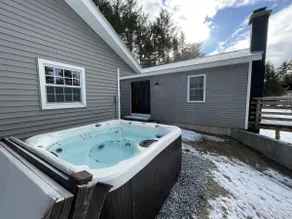 Entire Main House w/ Hot Tub | Separate from Basem - Image 4