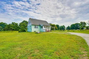 Charming Gardiner Home w/ Yard & Sunroom - Image 3