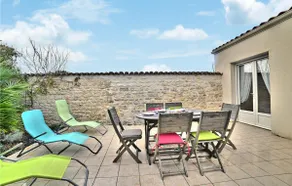 2 bedroom beautiful home in Saint-Pierre-d'Oléron - Image 2