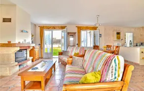 2 bedroom beautiful home in Saint-Pierre-d'Oléron - Image 5