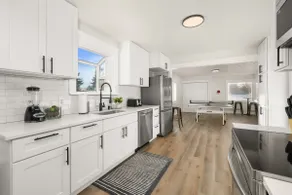 Newly Renovated Comfy Retreat - Image 5