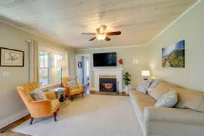 Idyllic Home on 26-Acre Farm in Blue Ridge Mtn - Image 4