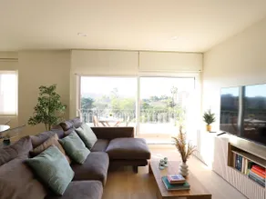 Stunning 3 bedroom apartment! - Image 2