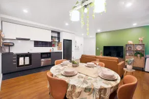 Spacious 2-bed apt in Docklands Balcony & Free Parking - Image 4