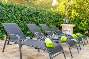 Villa Pomeres med pool og have. - Image 4