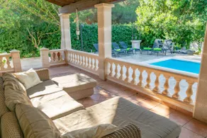 Villa Pomeres med pool og have. - Image 5