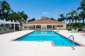 Relaxed beach-walk getaway w/ outdoor pool - Image 3