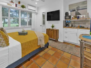 Cozy garden beach villa#4/king bed - Image 3