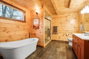 Red Fox Cabin | Hocking Hills, Hot Tub, EV Charger - Image 5