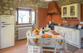 Awesome apartment in Collazzone - Image 4