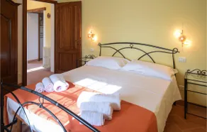 Awesome apartment in Collazzone - Image 5