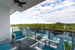 Waterfront condo w/ pool & sauna - Image 5