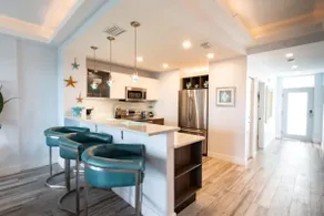 Waterfront condo w/ pool & sauna - Image 2