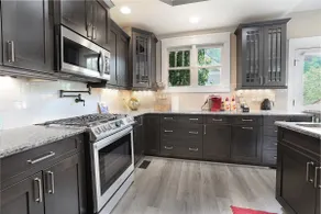 Exec Townhome W/ EV Car Charger - Image 5