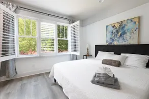 Exec Townhome W/ EV Car Charger - Image 2