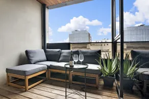 Modern, Elegant Hideaway - Just Off Smith St - Image 3