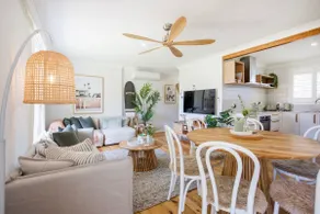Fleur de Chalet - Pet Friendly - 10 Mins Walk to Beach - Image 2
