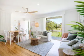 Fleur de Chalet - Pet Friendly - 10 Mins Walk to Beach - Image 2