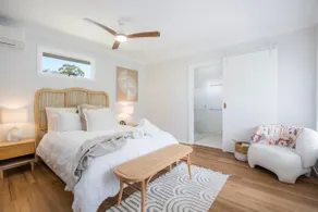 Fleur de Chalet - Pet Friendly - 10 Mins Walk to Beach - Image 3