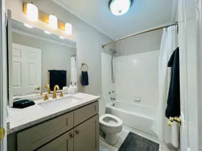 Lakefront Condo - King Bed Full Kitchen - Image 5