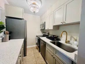 Lakefront Condo - King Bed Full Kitchen - Image 3