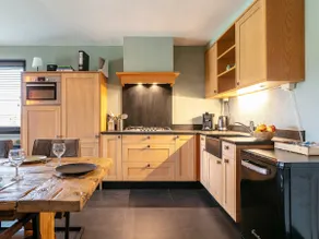 Family-friendly farmhouse with stables - Image 5