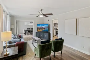 Modern Home near DT Libertyville and Naval Base - Image 2