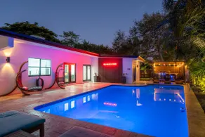 Miami Escape - 5BD W/ Pool, Billiards, Mini Golf - Image 5