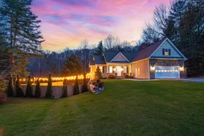 Resort-style home w/ heated pool, hot tub, arcade - Image 4