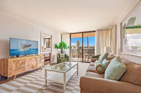 Top Floor Condo- Ocean Views w Pool Steps to Beach - Image 4