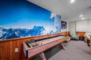 Walk to Village! Stunning timber chalet! Hot-Tub, Bonfire & more! - Image 4