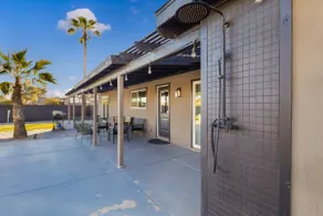 Prime Downtown Oasis Resort Pool: Perfect Getaway! - Image 2