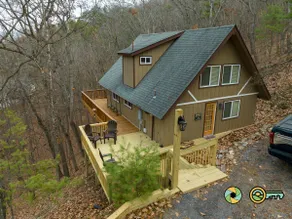 Holocene Chalet - treetop mountain views! - Image 2