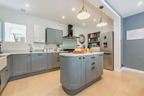 Beautifully presented dog friendly -Lakeside House - Image 2