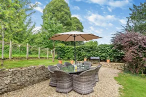 Beautifully presented dog friendly -Lakeside House - Image 5