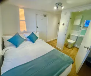 Apartment - Private Bathroom - E - Image 3