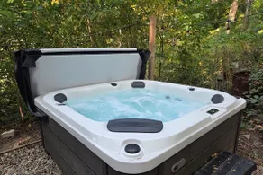Sparta Hillside Cabin Hot tub Wi-Fi Dog Friendly - Image 2