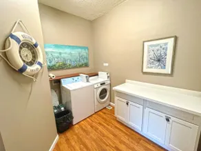 Captain's Quarters | One Bed Condo on Ohio River - Image 3