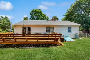 Great Ranch Style Home In Edgartown with Gas Grill - Image 3
