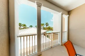 Waterfront Snowbird retreat with private balcony & - Image 2