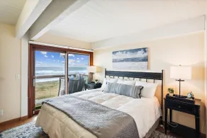 Seashore Retreat: Waterfront Haven - Image 5