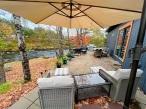 37PA Superbly appointed riverfront home in LIttleton! Skiing, hiking, firepit, wifi! - Image 3