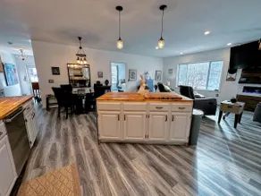 37PA Superbly appointed riverfront home in LIttleton! Skiing, hiking, firepit, wifi! - Image 5