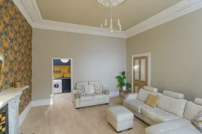 Gorgeous Apartment Seconds from Seafront Clevedon - Image 4