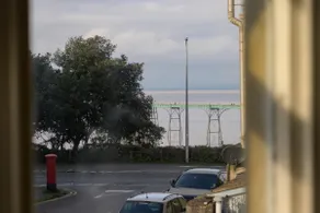 Gorgeous Apartment Seconds from Seafront Clevedon - Image 3