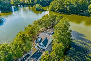 Dock, Game Room! Riverfront Retreat in Seaford - Image 2