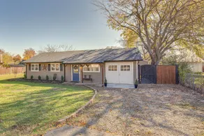 Game Room & Fire Pit: Family-friendly Aubrey Home - Image 3