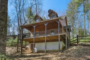 Cozy Cub Cabin by Escape to Blue Ridge - Image 4